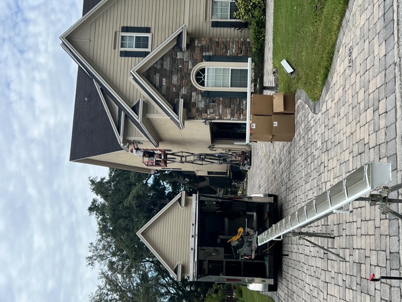 Seamless aluminum gutter install Lakeland